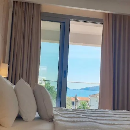 Pnoe Sea View 4*