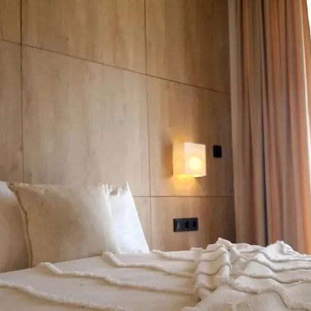 Pnoe Sea View Hotel 4*