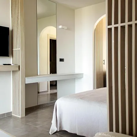 Pnoe Sea View Hotel 4*